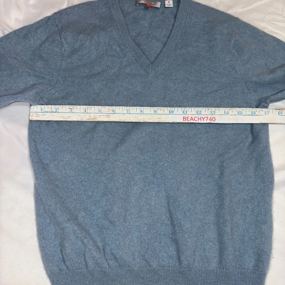 Uniglo cashmere sweater - Picture 3 of 6